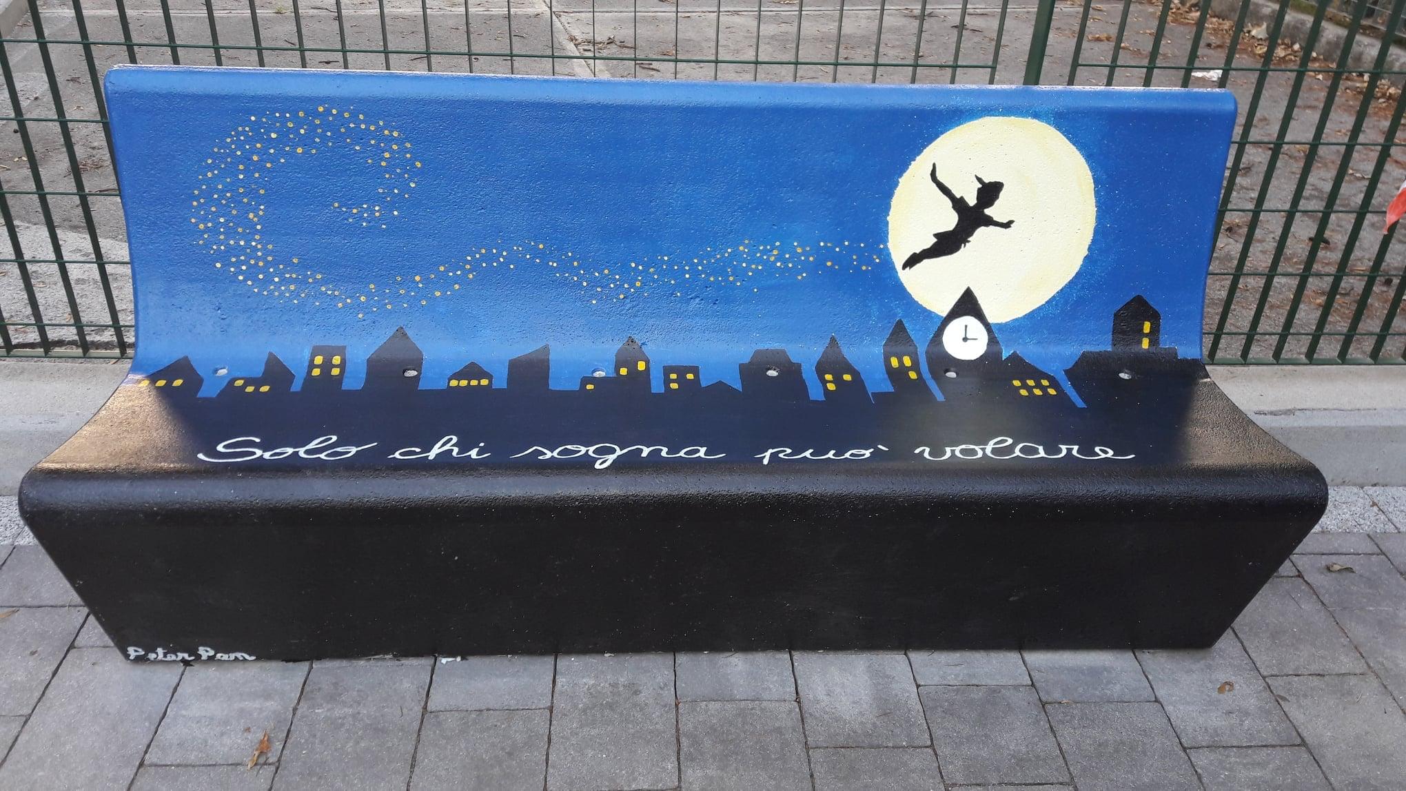 Immagine per Turriaco, due panchine diventano opere d'arte per i bambini
